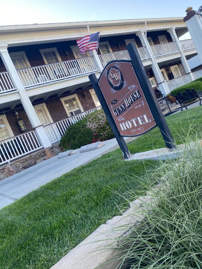 Gunn House Motel *