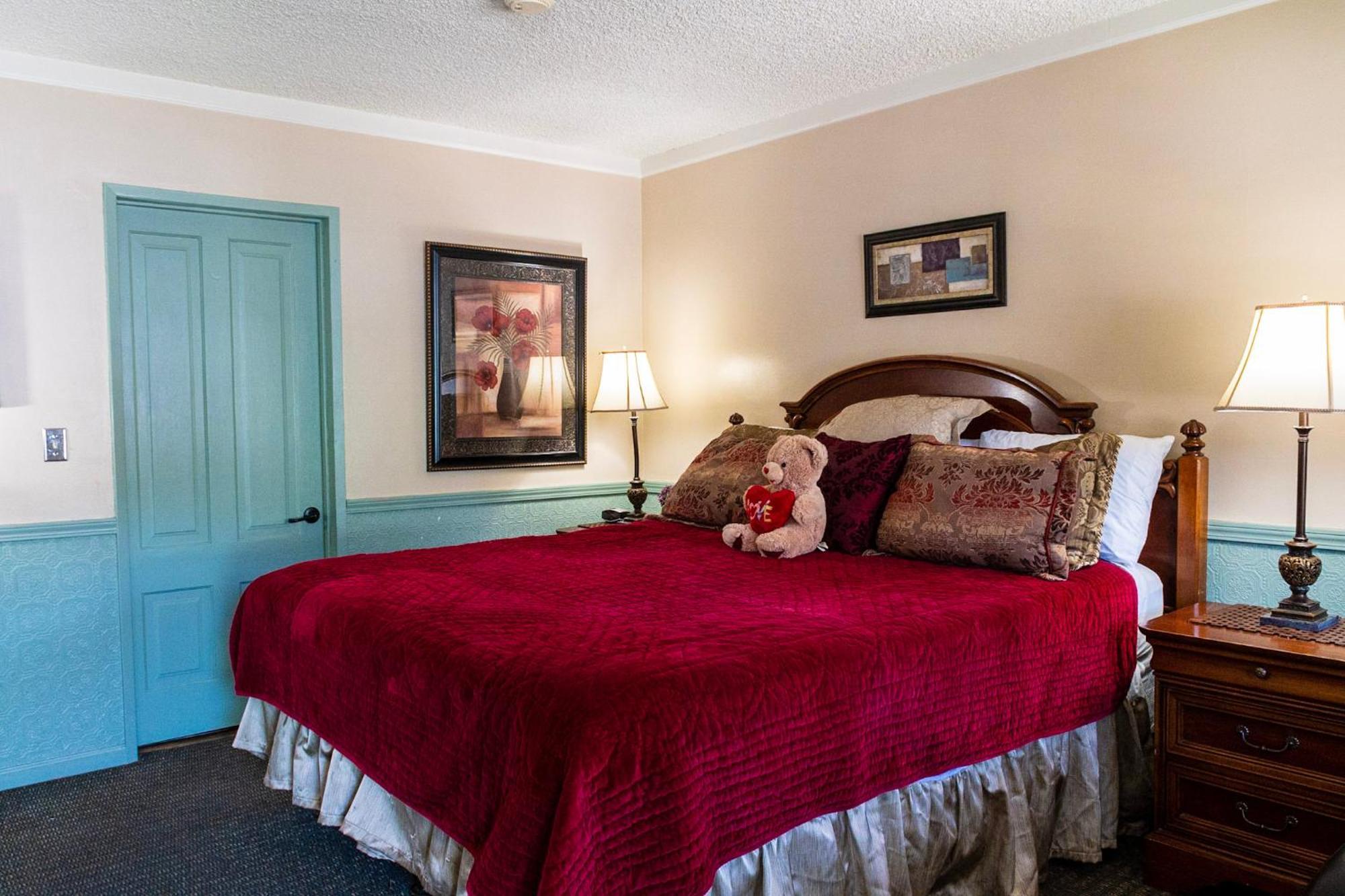Gunn House Motel *