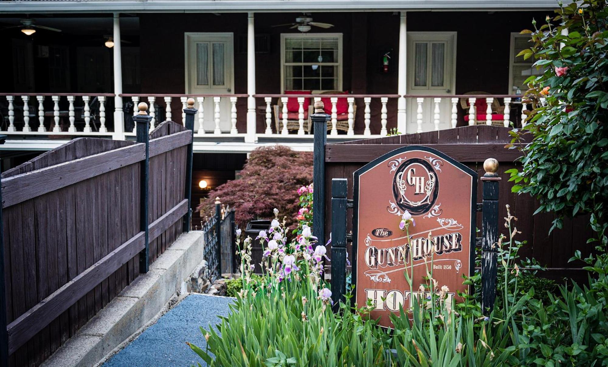 Gunn House Motel *